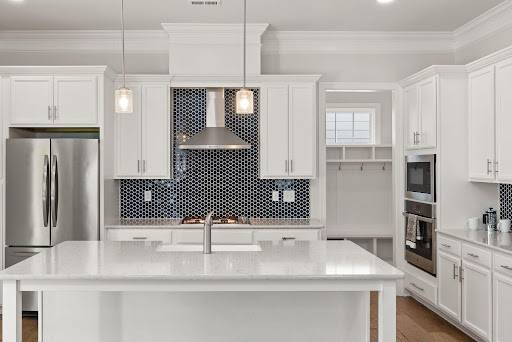 Kitchen Cabinet Makeover Ideas to Refresh an Outdated Kitchen
